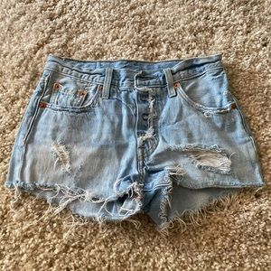 Levi’s cut off shorts
